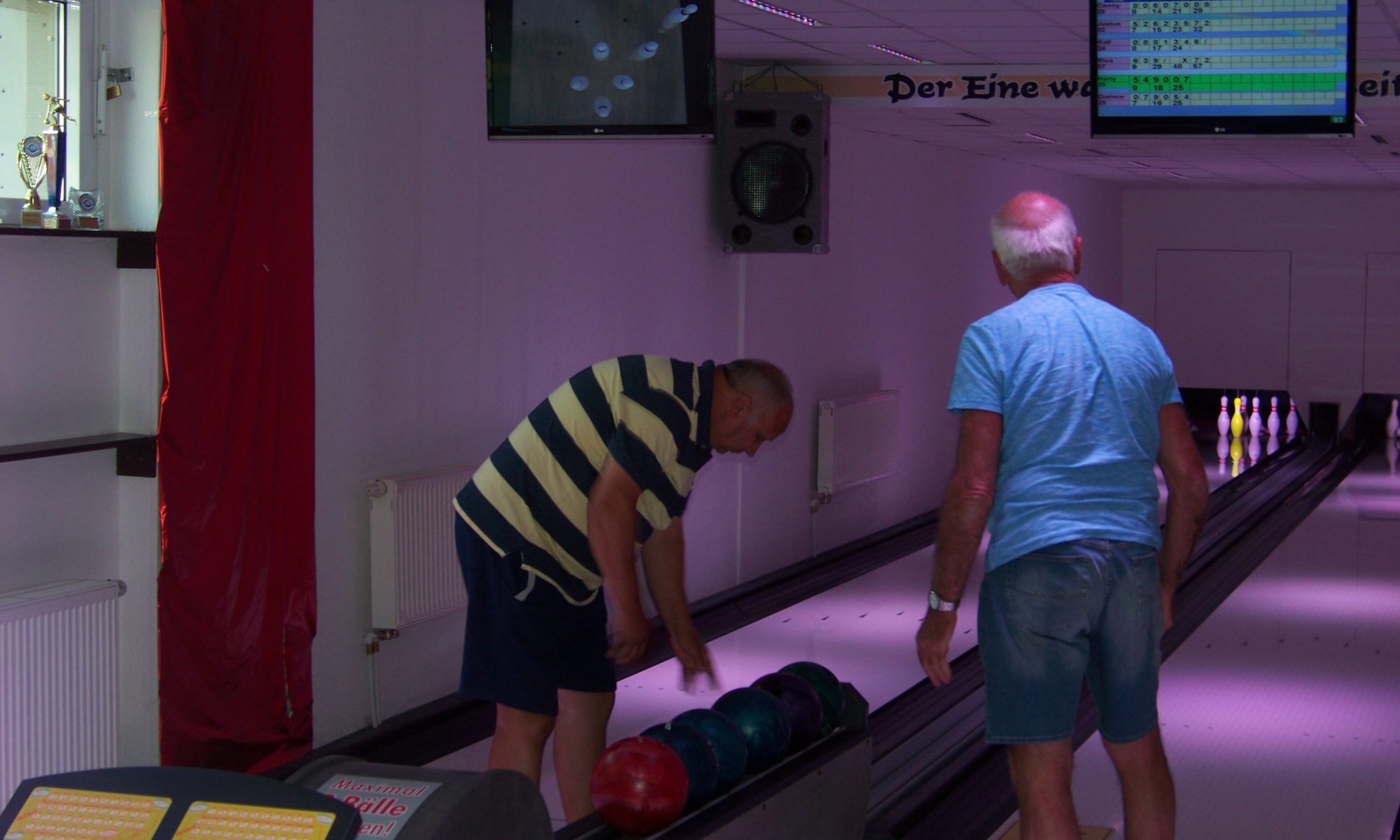 TT-Truppe beim Bowling