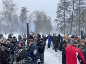 Dieses Bild hat ein leeres Alt-Attribut. Der Dateiname ist Wintertreff-Leute-300x225.jpg